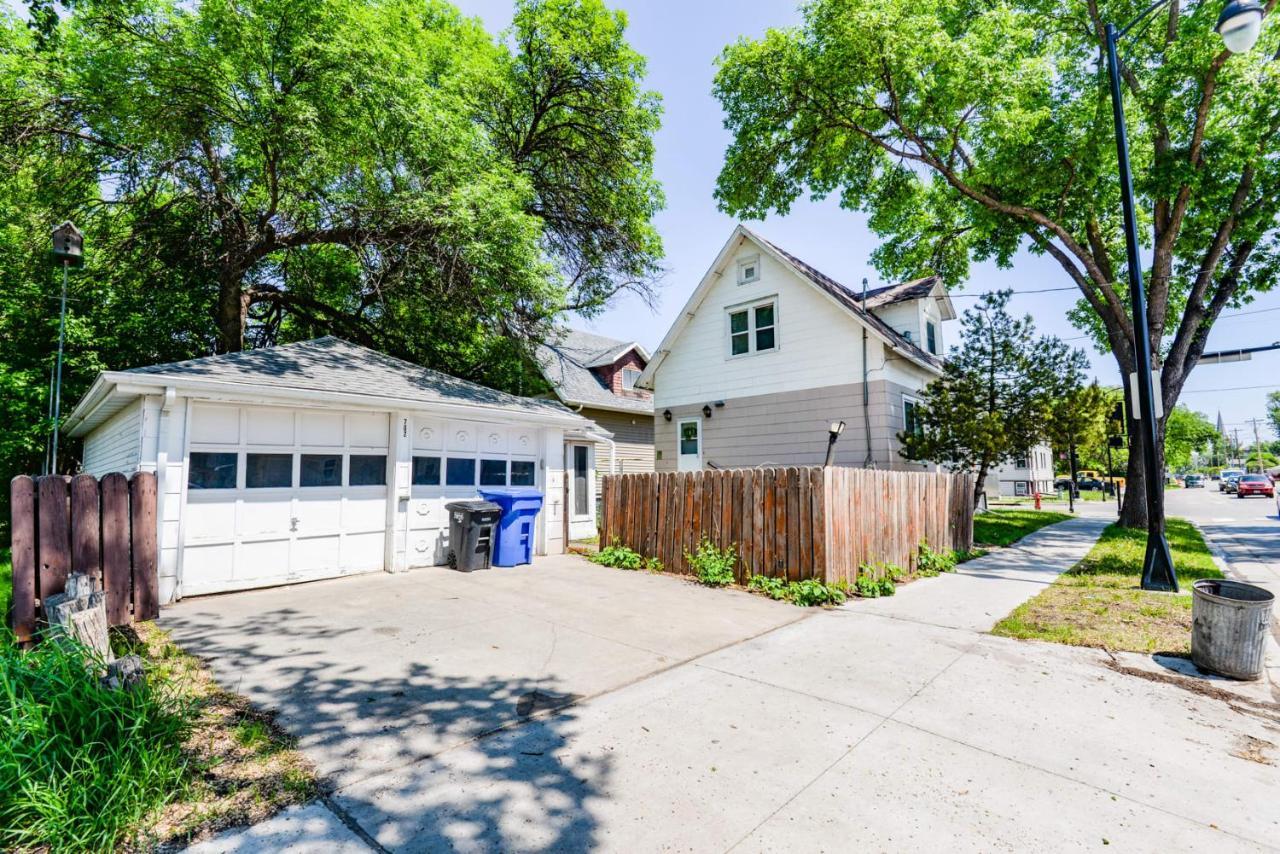 Unique Two Story With A Vintage Flare Villa Fargo Luaran gambar